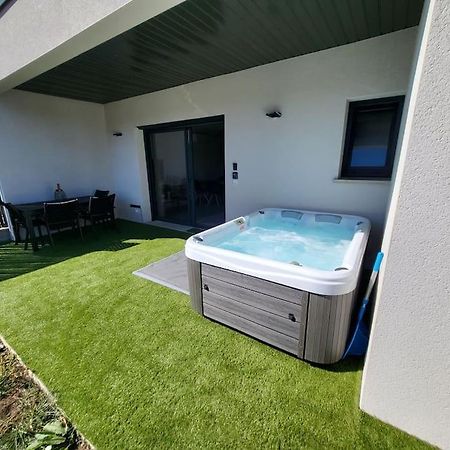 Rez-De-Jardin De Maison Avec Spa Et Borne D'Arcade Aurillac Eksteriør billede