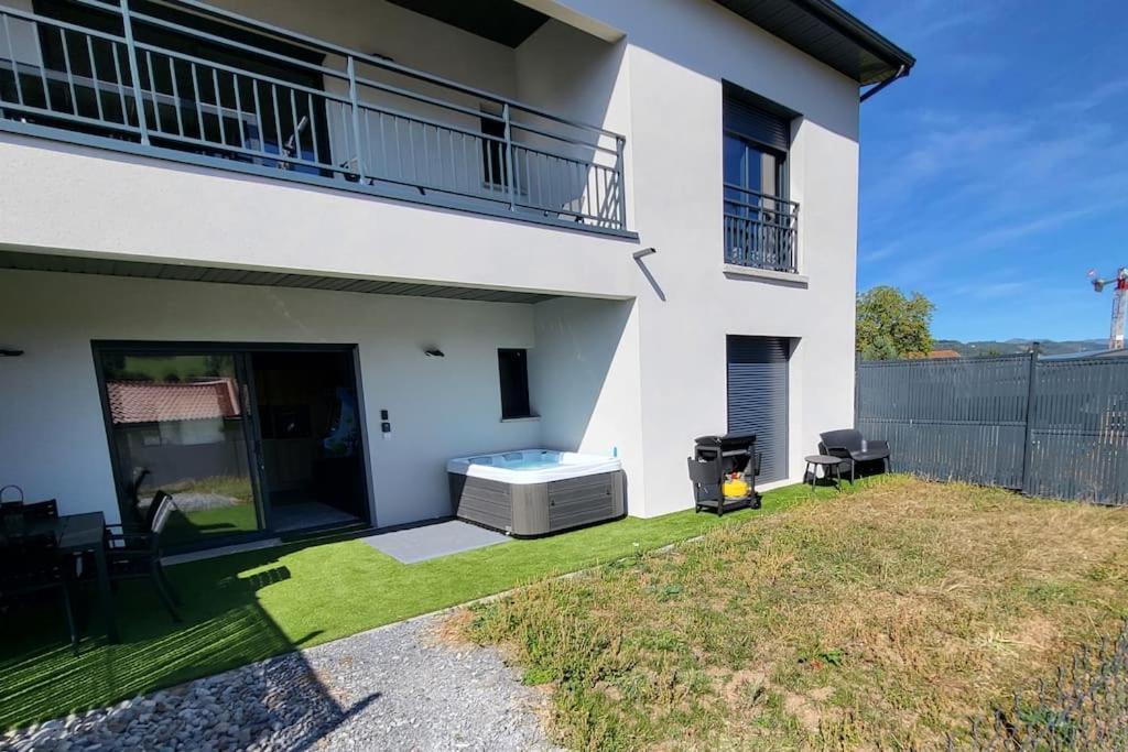 Rez-De-Jardin De Maison Avec Spa Et Borne D'Arcade Aurillac Eksteriør billede