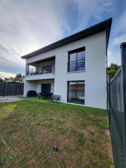 Rez-De-Jardin De Maison Avec Spa Et Borne D'Arcade Aurillac Eksteriør billede